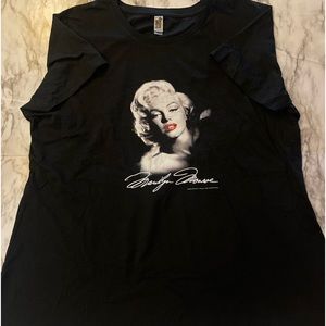 Women’s Marilyn Monroe Tee-NWOT